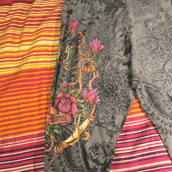 Gray pants with drawings SIZE XS 12$ Recommended for 6-12 years olds. - Picture 5 of 5